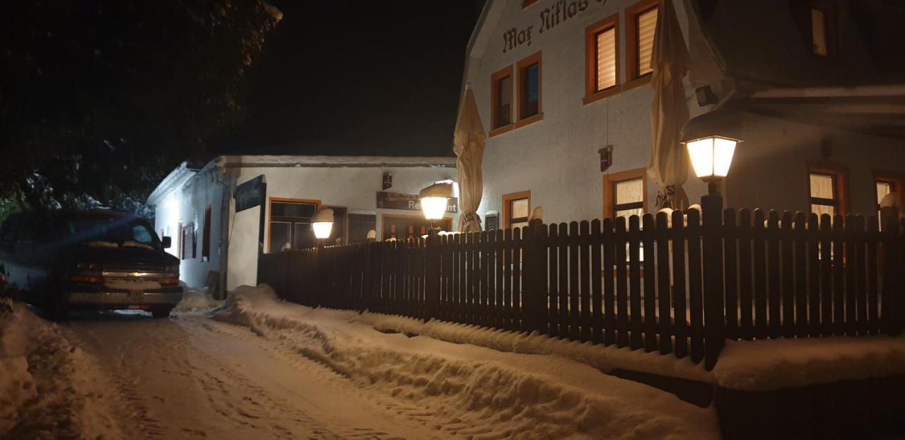 Pension Und Restaurant Die Burg Ehrenfriedersdorf Εξωτερικό φωτογραφία