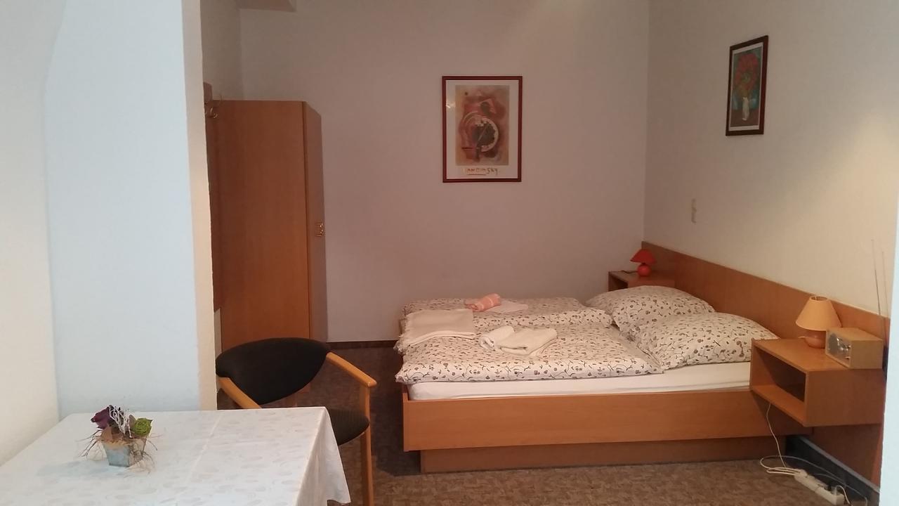 Pension Und Restaurant Die Burg Ehrenfriedersdorf Εξωτερικό φωτογραφία